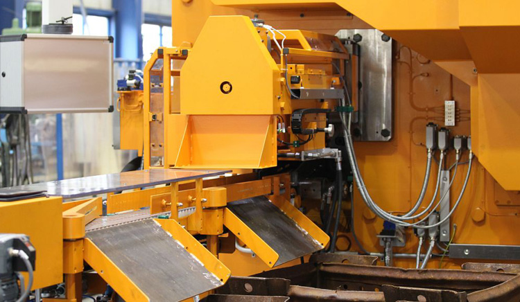 橡塑機(jī)械設(shè)備使用時(shí)應(yīng)該注意哪些問(wèn)題？