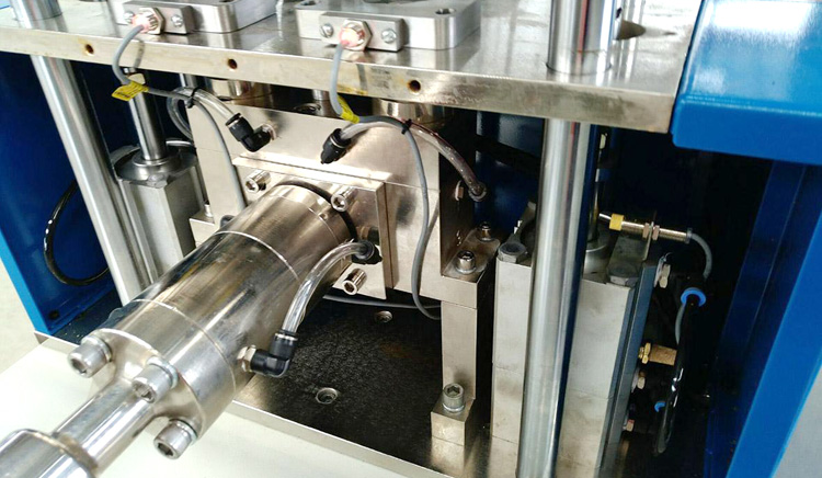 液體硅膠注射機(jī)怎么正確的使用？